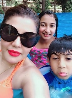 Soma Mangnaanii Wiki, Age, Husband, Height, Weight, Biography & Profile 7 Soma Mangnaanii children