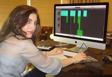 Lena Zawaideh Wiki, Age, Height, Weight, Boyfriend, Bio, Family, Facts 4 Lena Zawaideh with music editing producing software