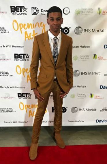 Brett Gray Wiki, Bio, Age, Net Worth, Birthday, Girlfriend, Father, Mother, Height & Weight 6 Brett Gray Wiki, Bio and Net Worth