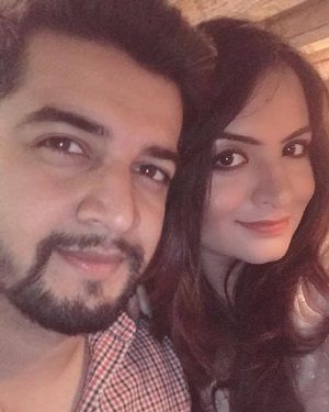 Karan Paranjape Wiki, Age, Bio, Net worth, Girlfriend, Height, Weight, Birthday (TV Show Dill Mill Gaye) Photos, Cause of Death & Education 6 Karan Paranjape with his Girlfriend