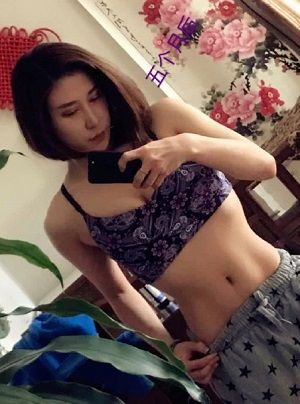 Liang Xiangyi Wiki, Biography, Net worth (Journalist's Eye Roll) Age, Husband, Photos, Height and Weight 4 Liang Xiangyi Eye Rolls Photos, Beautiful Images and Hot Pictures