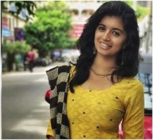 Odum Mudiyathu Oliyavum Mudiyathu Cast, Crew & Story (Tamil Movie) 3 Story line of Odum Mudiyathu Oliyavum Mudiyathu