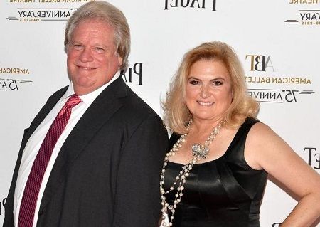 Robin Rosenzweig Wiki (Elliott Broidy’s Wife) Biography, Age, Net worth, Affairs, Birthday, Business, Height & Weight 3 Robin Rosenzweig Net Worth, Earnings and Wealth