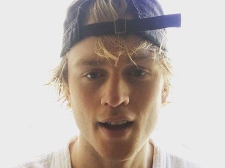 Tristan Evans Wiki, Age, Bio, Wife, Girlfriend, Net worth, Height, Weight & Ethnicity 7 Tristan Evans Wiki, Age, Biography, Wife, Girlfriend (The Vamps British Rock Band) Net worth, Height, Weight, Ethnicity, Father, Mother, Siblings and Family