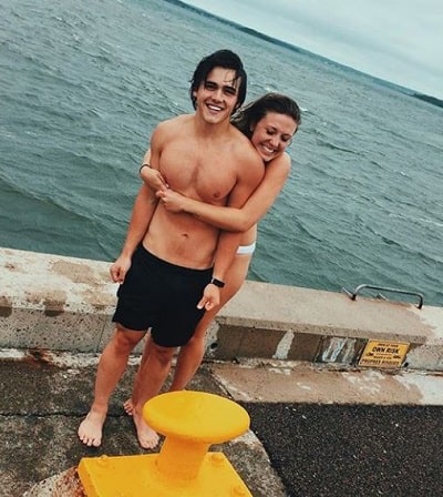 Charlie Gillespie Wiki, Age, Bio, Height, Weight, Girlfriend, Net worth, Ethnicity & Facts 23 Charlie Gillespie shares a close bond with his cousin Madi