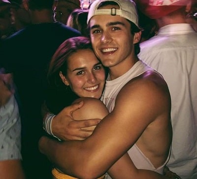 Charlie Gillespie Wiki, Age, Bio, Height, Weight, Girlfriend, Net worth, Ethnicity & Facts 17 Charlie Gillespie's sister Meghan Gillespie
