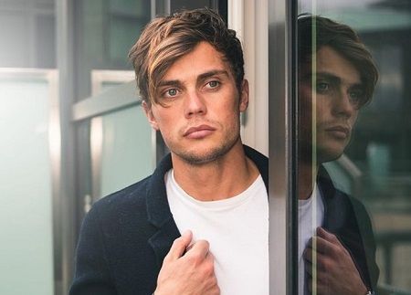 Byron Langley Wiki, Age, Bio, Height, Weight, Girlfriend, Net worth, Ethnicity & Facts 4 Who is Byron Langley Facts about Star Cast Actor of The Kissing Booth (2018)