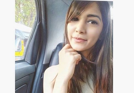 Yogita Bihani Wiki, Age, Bio, Height, Weight, Boyfriend, Net worth, Ethnicity & Facts 3 Yogita Bihani Salman Khan Promo Video Actress Girl