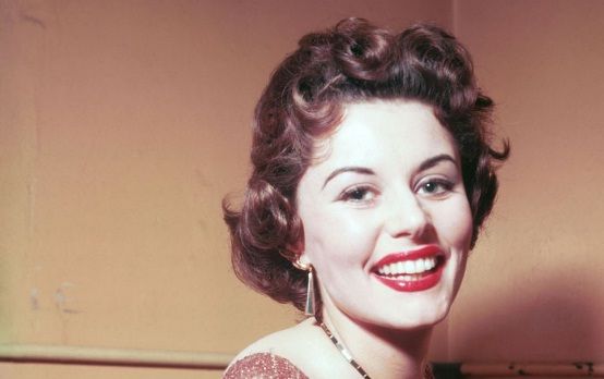 Eunice Gayson Wiki, Age, Bio, Net worth, Movies List, Family, Death Cause, Facts & Ethnicity