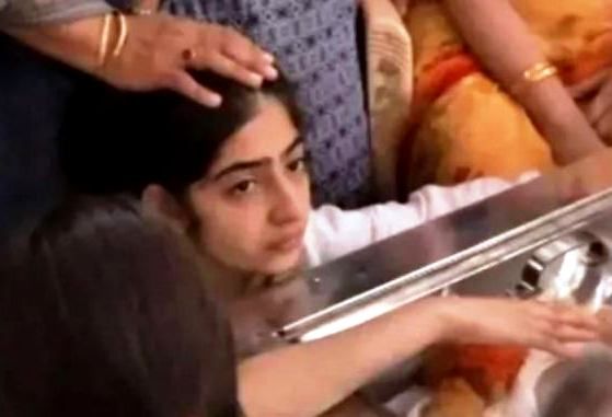 Kuhu Deshmukh Wiki (Bhaiyyu Maharaj's Daughter) Bio, Age, Height, Weight