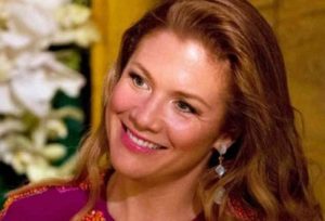 Sophie Grégoire Trudeau Wiki (Justin Trudeau's Wife) Bio, Age, Height, Weight, Net worth & Kids 3 Sophie Grégoire Trudeau Wiki, Age, Biography & Personal Facts