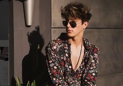Tayler Holder Height, Weight, Age, Girlfriend, Bio, Family & Facts 6 Tayler Holder Wiki, Age, Biography, Net worth, Ethnicity, Girlfriend, Height, Weight & Facts