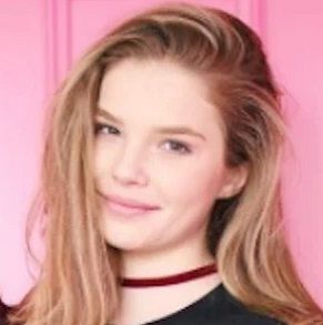 Ellie Thumann Wiki (ElliexoxoFashion) Height, Weight, Age, Bio, Family, Boyfriend & Facts 4 Ellie Thumann Net worth, Income, Wealth & House