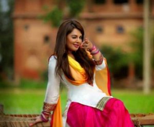 Khushi Gadhvi Wiki, Age, Height, Weight, Boyfriend, Bio, Family, Caste & Facts 4 Less Known Facts about “Love is Poison” Actress