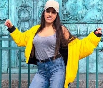Lisa Zimouche Wiki, Height, Weight, Age, Net worth, Boyfriend, Family, Bio & Facts 6 Lisa Zimouche Wiki, Height, Weight, Age, Boyfriend, Bio