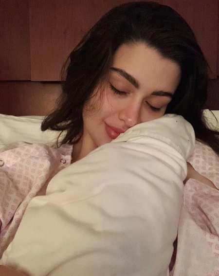 Rawan Bin Hussain Wiki, Height, Weight, Age, Bio, Net worth, Family & Facts 12 Rawan Bin Hussain got clicked just after giving birth to her child Luna