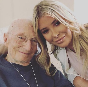 Sophia Hutchins Wiki, Age, Height, Girlfriend, Family, Biography & More 8 Sophia Hutchins with her grandfather