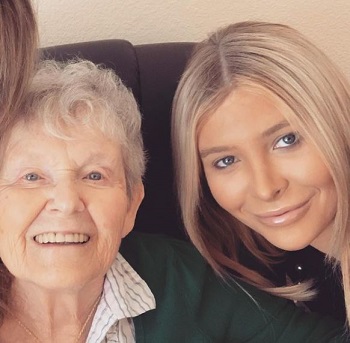 Sophia Hutchins Wiki, Age, Height, Girlfriend, Family, Biography & More 7 Sophia Hutchins with her grandmother