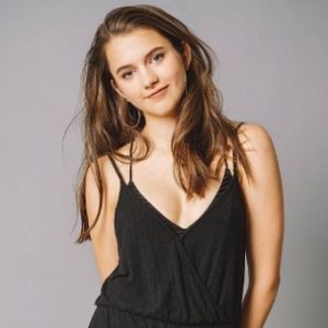 Chloe East Height, Weight, Age, Boyfriend, Bio, Net worth, Family, Wiki & Facts 3 “Liv and Maddie” Actress