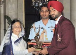 Sandeep Singh Wife, Age, Biography, Family, Girlfriend, Height, Weight & Net worth 4 Sandeep Singh receiving Arjuna Award