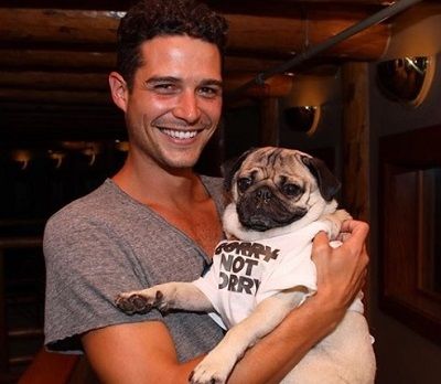 Wells Adams Wiki, Age, Height, Weight, Bio, Girlfriend, Net worth, Family & Facts 3 Wells Adams Height, Weight, Age, Wiki, Bio