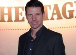 Lloyd Owen Age, Wife, Height, Net worth, Biography, Family & Facts 3 Lloyd Owen Wikipedia, Age, Parents & Profile