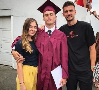 Matt Miazga Height, Age, Girlfriend, Biography, Family & Net worth 3 Matt Miazga with his brother and sister