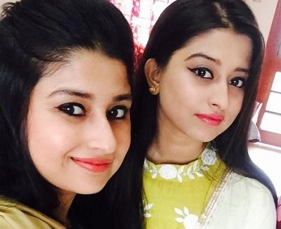 Saba Khan Wiki (Bigg Boss) Age, Height, Boyfriend, Biography & Family 5 Saba Khan with her sister Somi Khan