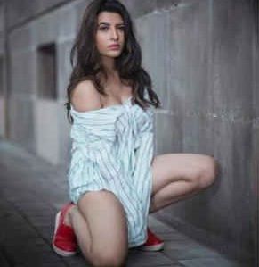 Mansi Dixit Height, Weight & Body Figure