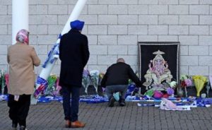 Voramas Srivaddhanaprabha Wiki, Age, Husband, Family & Biography 4 People paying tribute at Kings Stadium