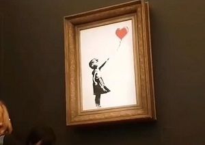 Robin Gunningham Wiki (Banksy) Age, Family, Wife, Biography & Art 2 Red Balloon Girl Robin Gunningham (Banksy)