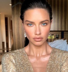 Adriana Lima Height, Age, Husband, Family, Biography, Affairs & More 7 Adriana Lima Height, Weight & Body Figure