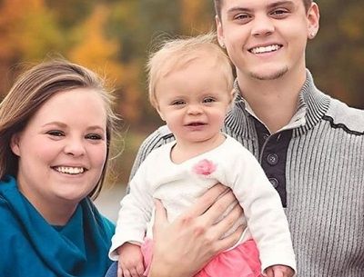Catelynn Lowell Height, Age, Husband, Biography, Family & Net worth 4 Catelynn Lowell with her daughter and husband Tyler Baltierra