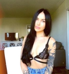 Lina Valentina Wiki, Height, Age, Boyfriend, Biography, Affairs & More 7 Lina Valentina Painter