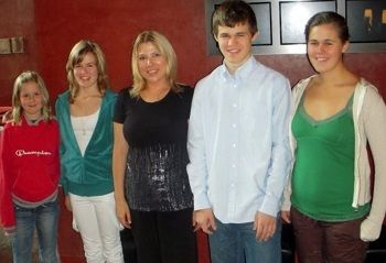 Magnus Carlsen Height, Age, Wife, Net worth, Biography, Family Facts 3 Magnus Carlsen Sister Ingrid Carlsen, Signe Carlsen, and Ellen Øen Carlsen
