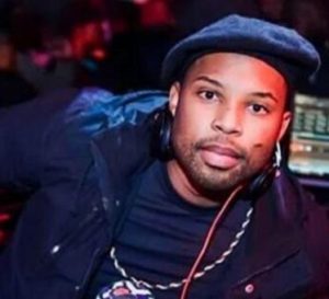 Sizwe Dhlomo Wiki, Age, Wife, Biography, Family, Net worth & More 2 https://www.dreshare.com/wp-content/uploads/2018/11/Sizwe-Dhlomo-South-African-VJ.jpg