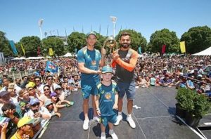 Archie Schiller Wiki, Age, Height, Biography, Family, Profile & More 2 Archie Schiller with Virat Kohli & Tim Paine