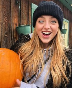 Alicia Moffet Age, Height, Weight, Boyfriend, Biography, Family & More 9 Alicia Moffet Age, Height & Weight