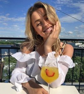 Alicia Moffet Age, Height, Weight, Boyfriend, Biography, Family & More 6 Alicia Moffet Biography