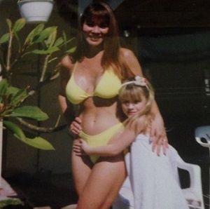 Bryana Holly Wiki, Age, Height, Boyfriend, Biography, Family & More 6 Bryana Holly Childhood Picture with Mom
