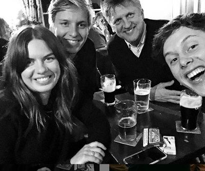 George Ezra Height, Age, Girlfriend, Biography, Family, Affairs & More 2 George Ezra Barnett Family, Parents & Siblings