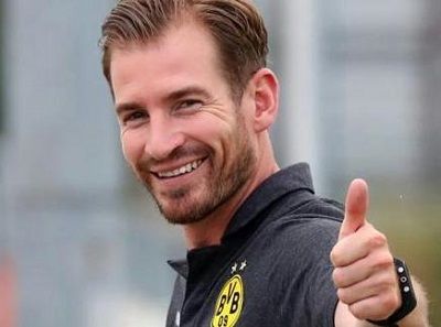 Jan Siewert Wiki, Age, Wife, Biography, Height, Family, Affairs & More 2 Jan Siewert appointed as new coach of Huddersfield