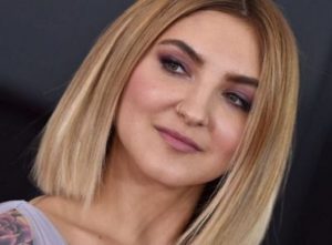 Julia Michaels Biography