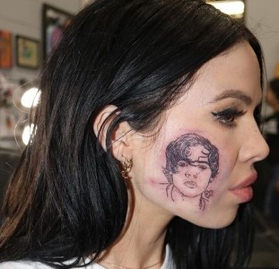 Kelsy Karter Wiki, Age, Boyfriend, Height, Biography, Family & More 2 Kelsy Karter got Harry Styles Tattoo on her face