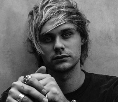Michael Clifford Age, Height, Girlfriend, Biography, Family & Net worth 3 Michael Clifford Australian Guitarist and Musician
