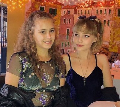 Lacey James Wiki, Age, Height, Boyfriend, Biography, Family & More 3 Lacey James with Sister Bray