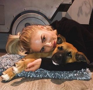 Michelle Randolph Wiki, Age, Height, Biography, Boyfriend, Family, More 14 Michelle Randolph Pet dog