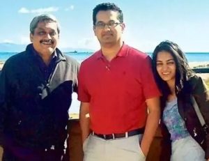 Medha Parrikar Wiki (Manohar Parrikar’s Wife) Age, Biography & Family 5 Medha Parrikar Family