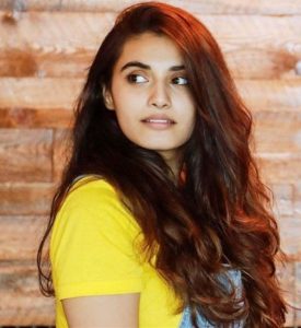 Divyansha Kaushik Wiki, Age, Height, Biography, Boyfriend & Family 4 Divyansha Kaushik Biography