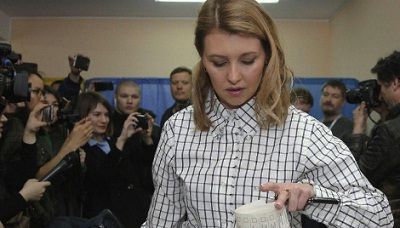 Olena Zelenska Wiki (Volodymyr Zelensky Wife) Age, Bio, Family & Facts